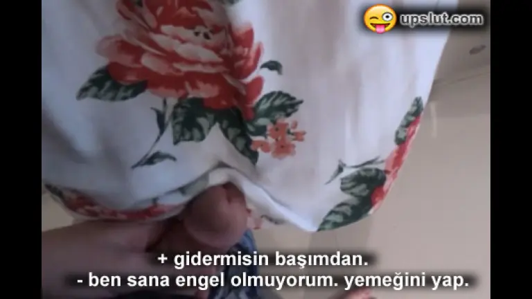kalcadan surtunen uvey anneye sikiyle durtup bandirdi.jpg